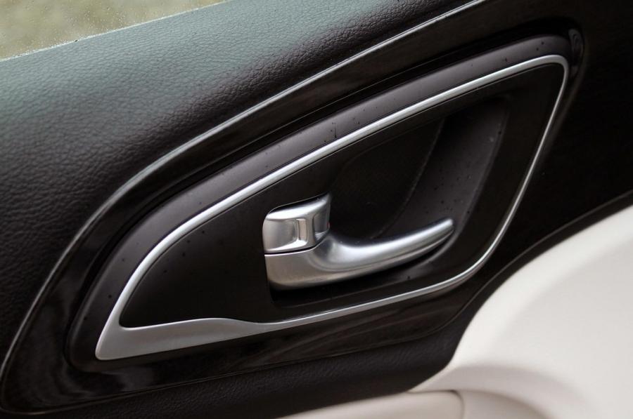  Chrysler 200 2015 года  (фото 181 из 207)
